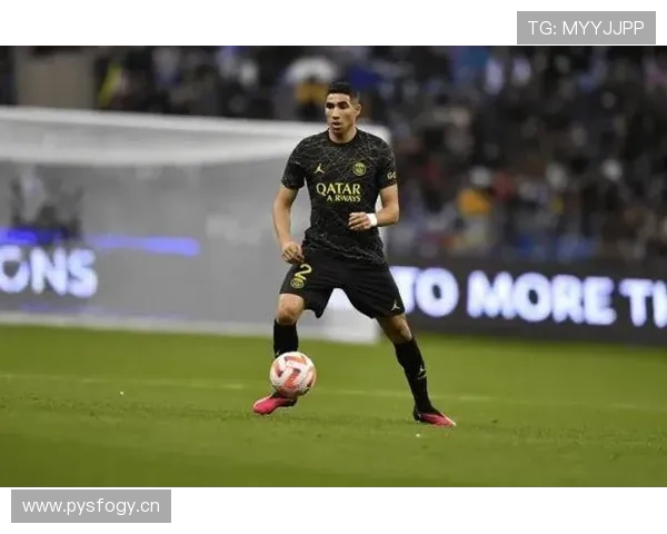 阿什拉夫在四后卫体系中的高速前插角色解析