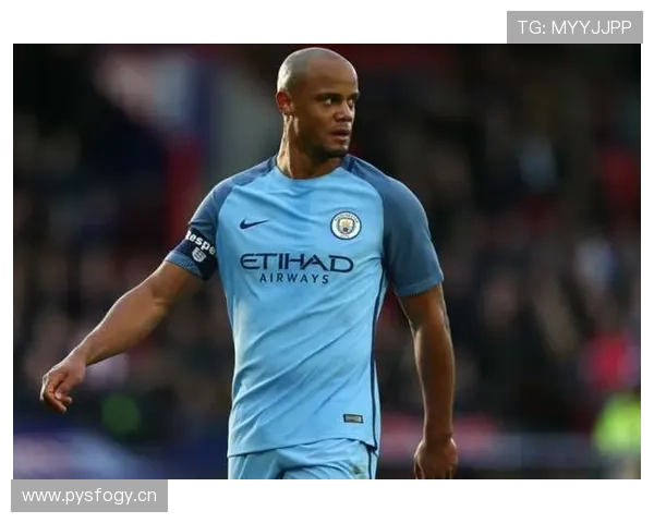 孔帕尼赛场上像铁血队长，下班拎着菜篮走出更衣室那刻真像隔壁邻居，心态直接懵了