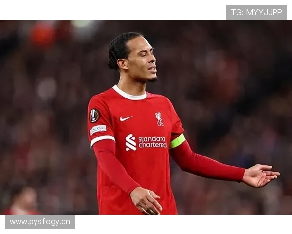 范迪克拎着塑料袋买炸鸡，手腕上的表和这画面格格不入